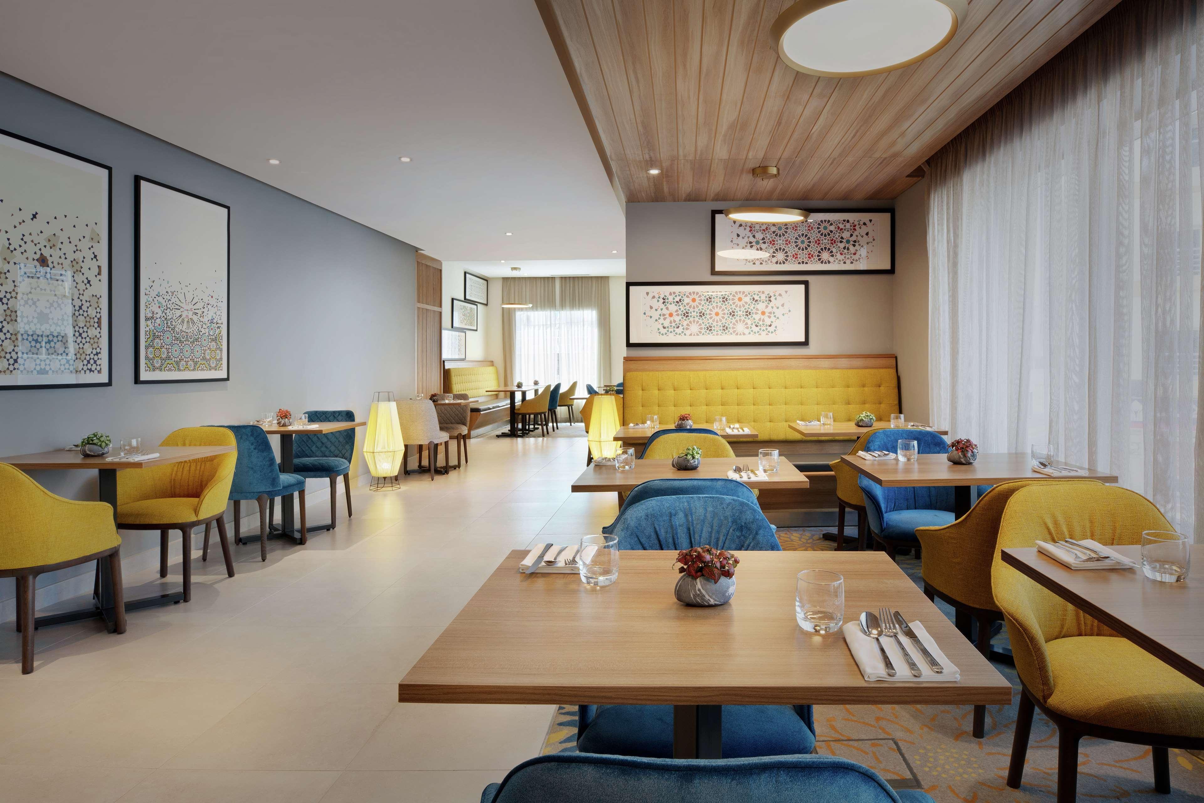 Hampton By Hilton Dubai Al Barsha Hotel Екстериор снимка