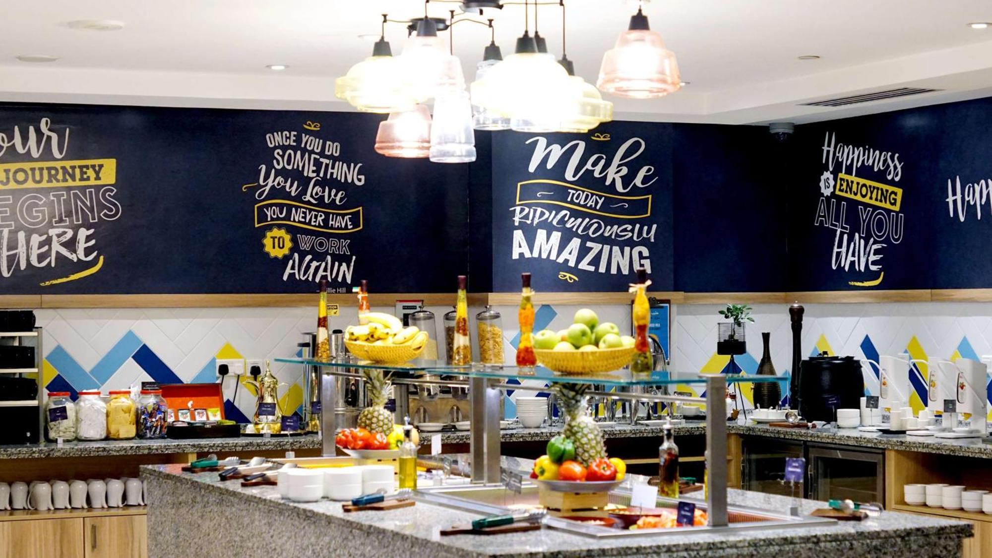 Hampton By Hilton Dubai Al Barsha Hotel Екстериор снимка