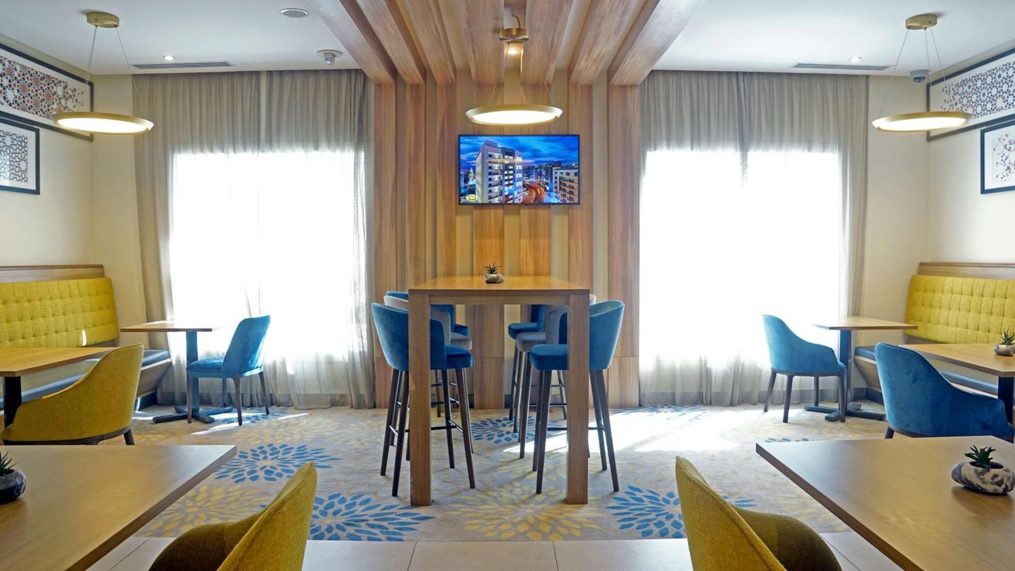 Hampton By Hilton Dubai Al Barsha Hotel Екстериор снимка