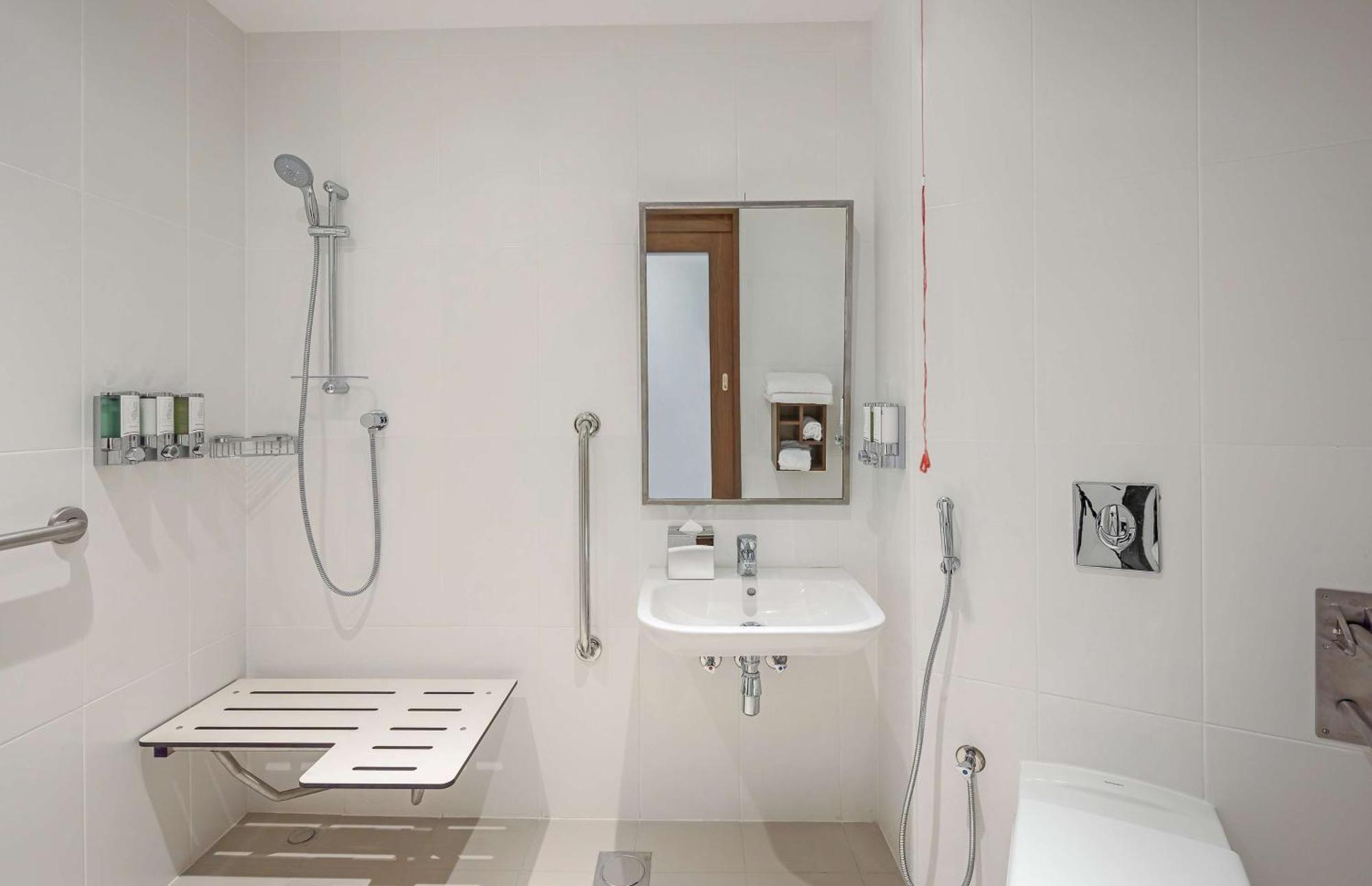 Hampton By Hilton Dubai Al Barsha Hotel Екстериор снимка